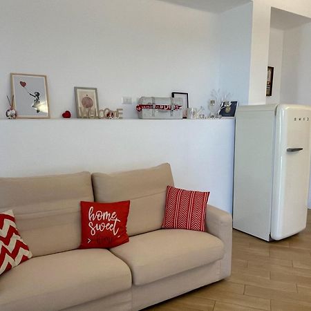 The Shabby House - Charming Seaside Retreat In Central Anzio, Steps From Beach And Train Station المظهر الخارجي الصورة