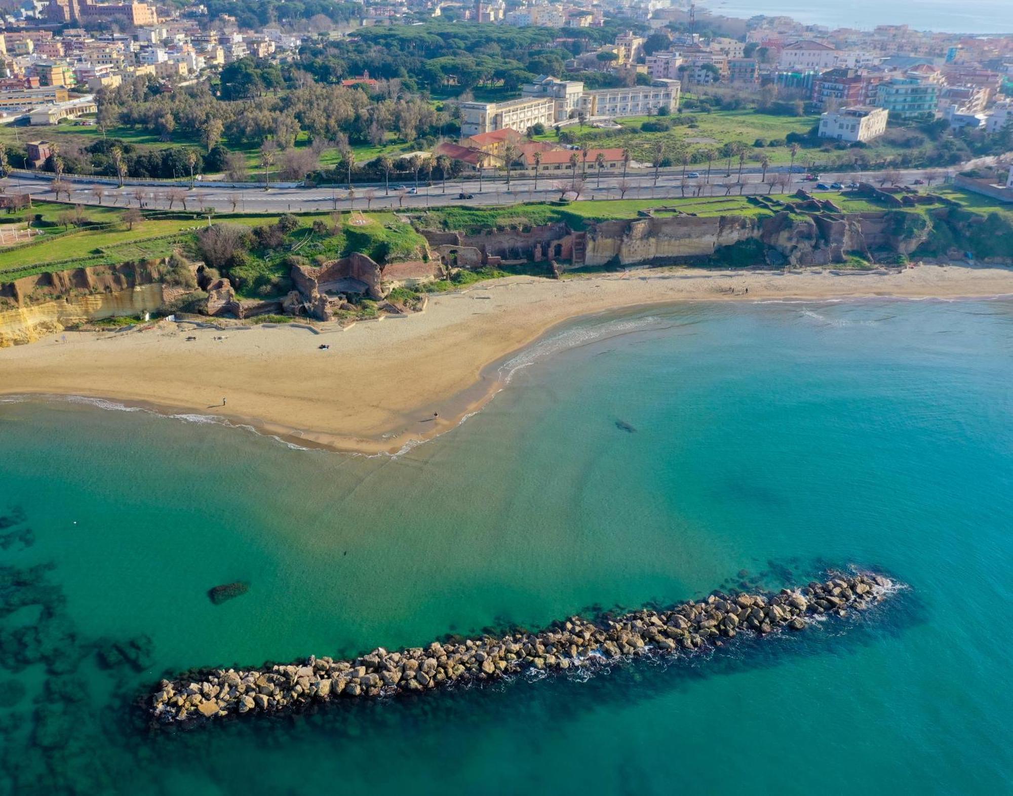 The Shabby House - Charming Seaside Retreat In Central Anzio, Steps From Beach And Train Station المظهر الخارجي الصورة