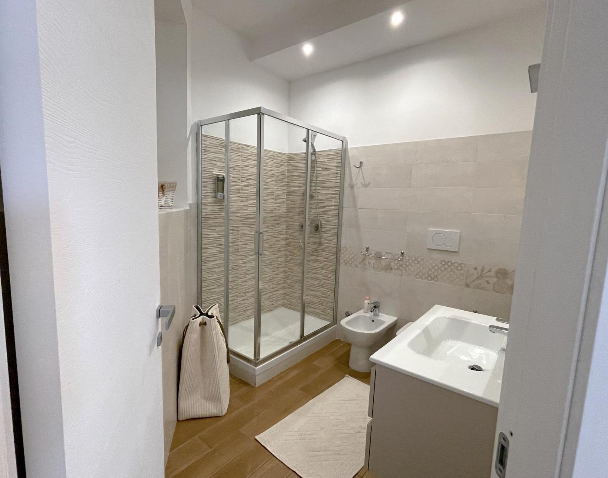 The Shabby House - Charming Seaside Retreat In Central Anzio, Steps From Beach And Train Station المظهر الخارجي الصورة
