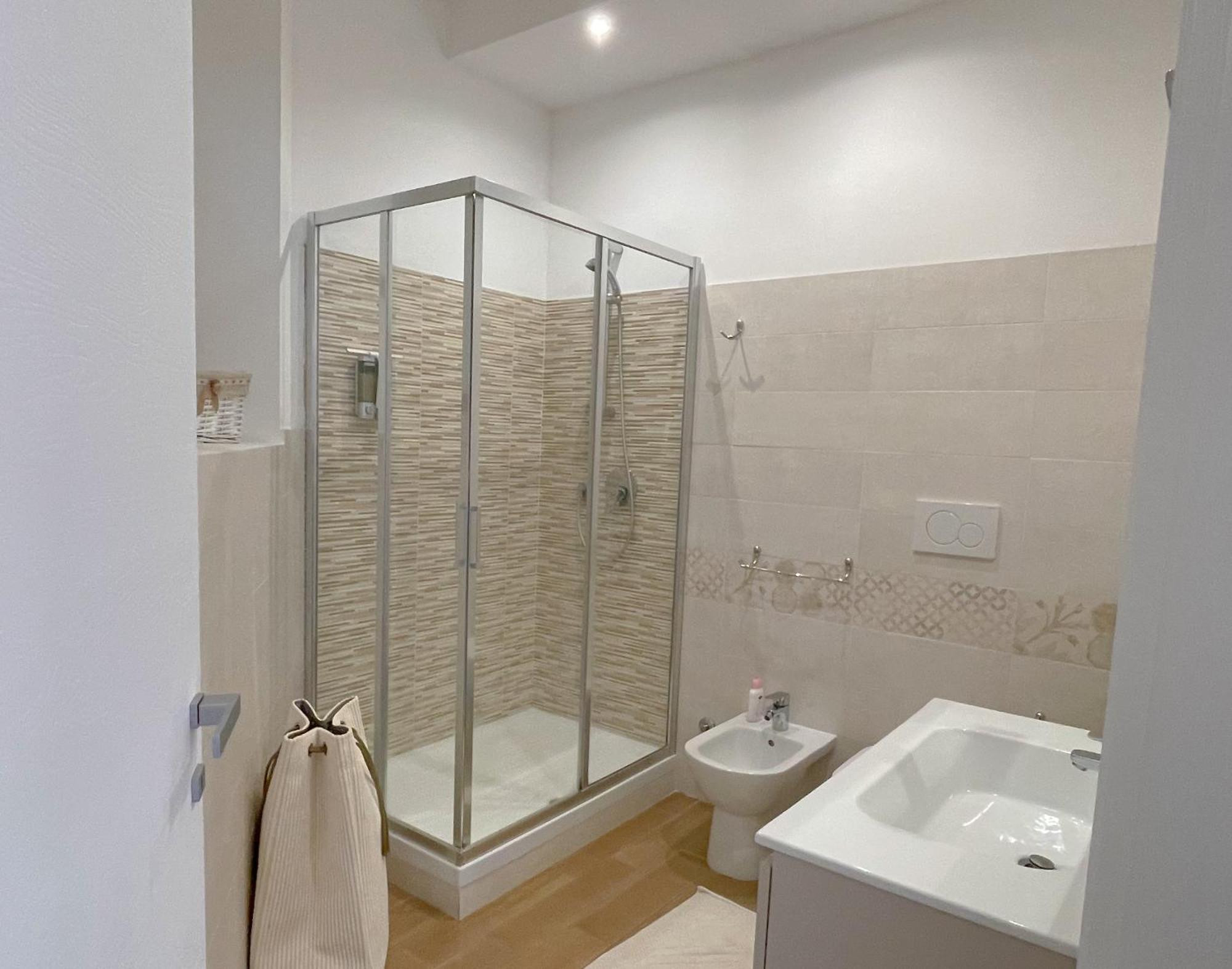 The Shabby House - Charming Seaside Retreat In Central Anzio, Steps From Beach And Train Station المظهر الخارجي الصورة