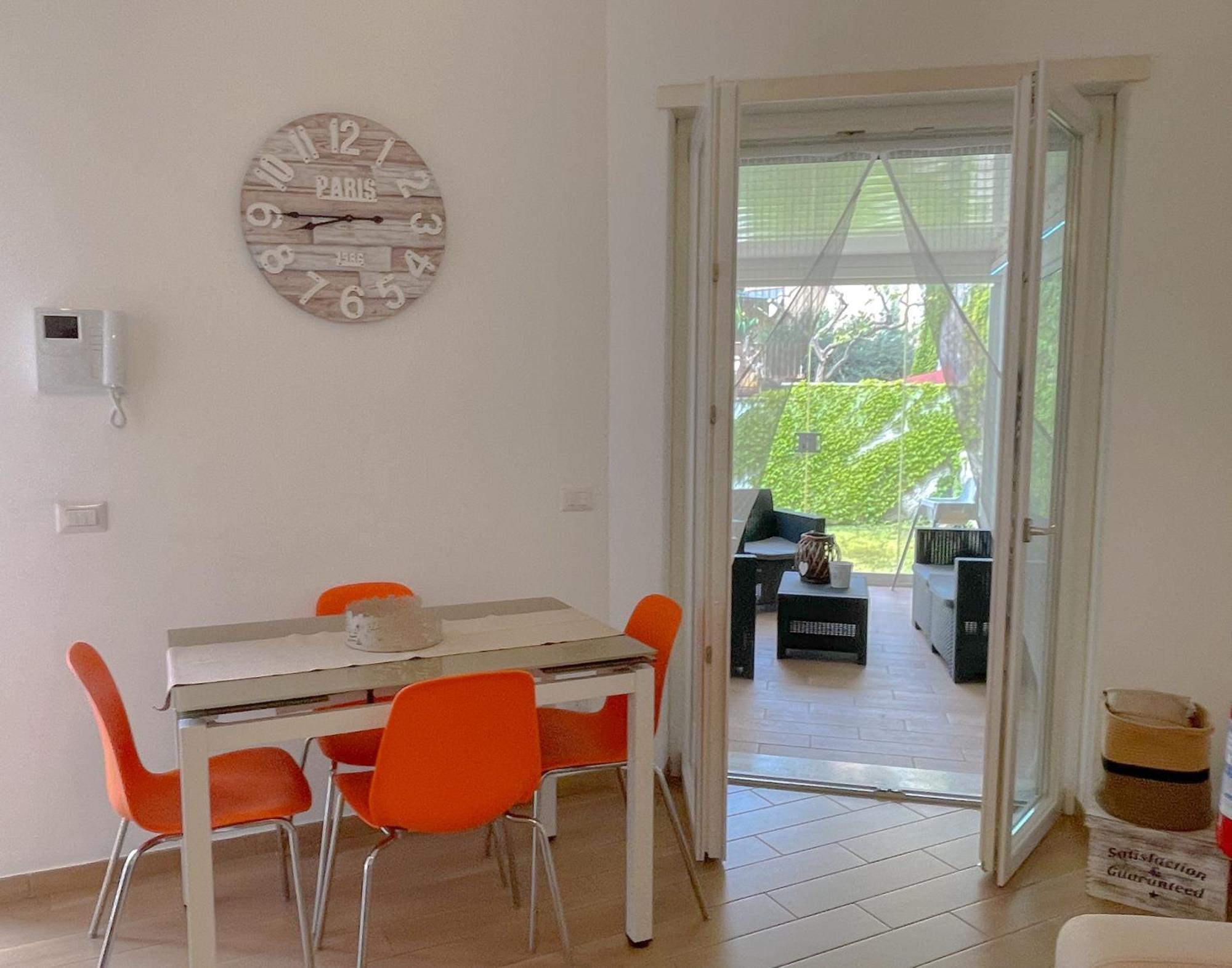The Shabby House - Charming Seaside Retreat In Central Anzio, Steps From Beach And Train Station المظهر الخارجي الصورة