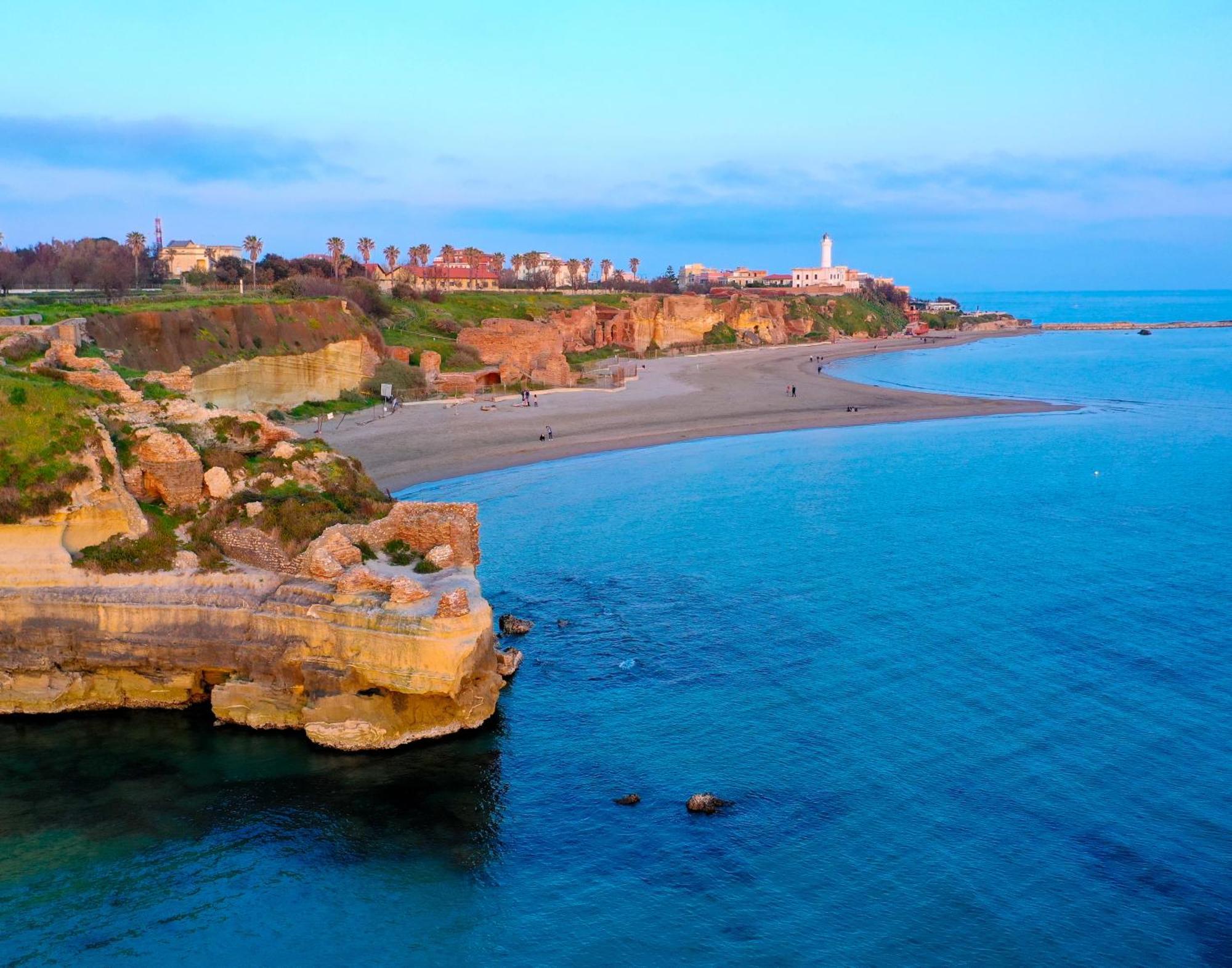 The Shabby House - Charming Seaside Retreat In Central Anzio, Steps From Beach And Train Station المظهر الخارجي الصورة