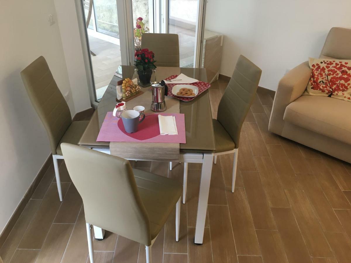 The Shabby House - Charming Seaside Retreat In Central Anzio, Steps From Beach And Train Station المظهر الخارجي الصورة