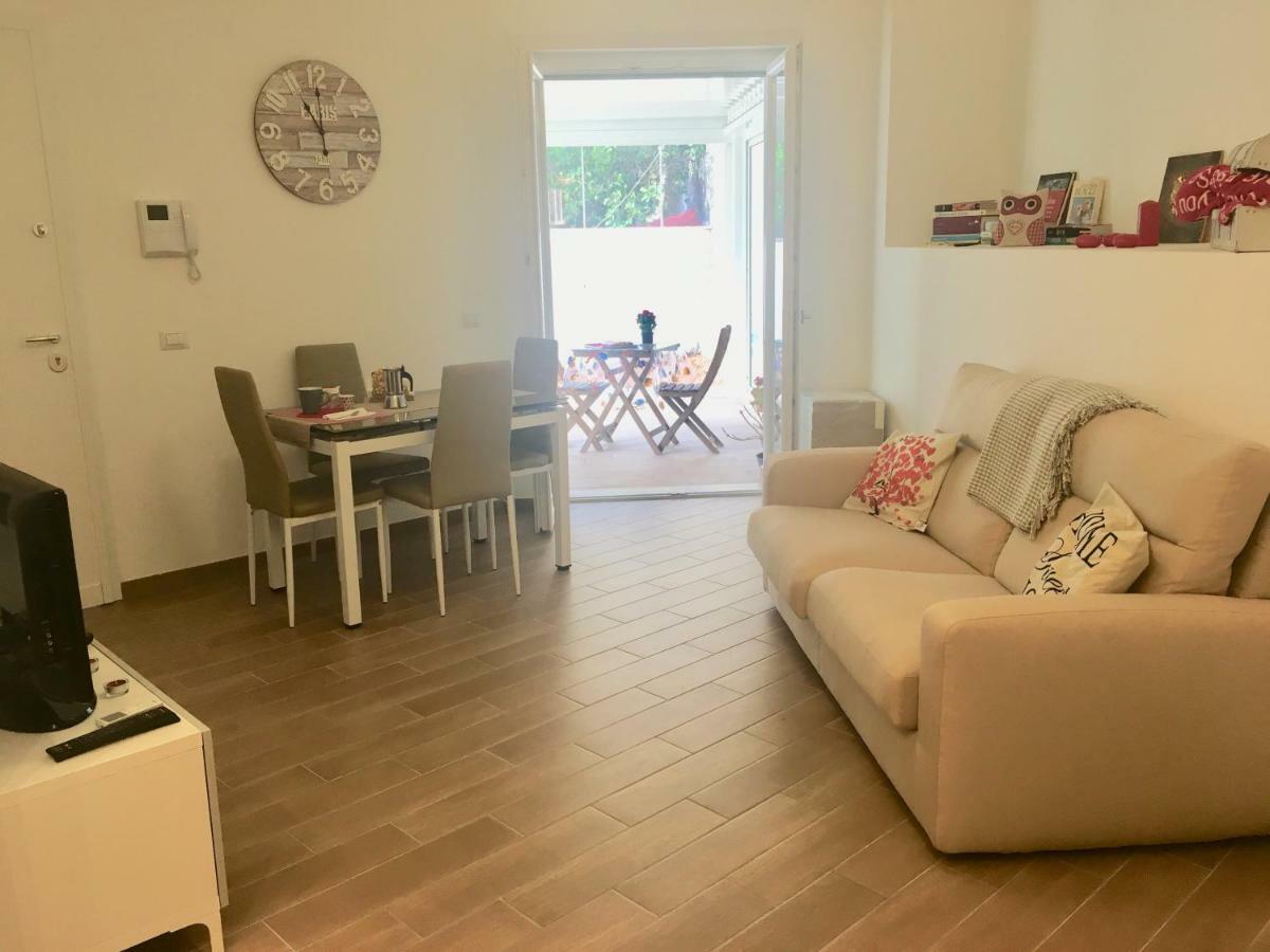 The Shabby House - Charming Seaside Retreat In Central Anzio, Steps From Beach And Train Station المظهر الخارجي الصورة