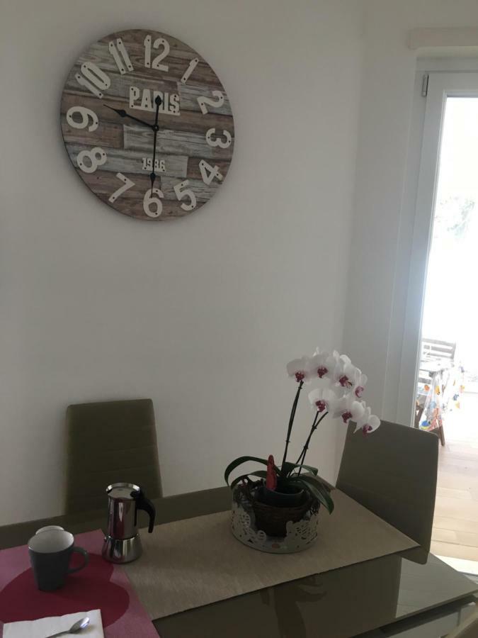 The Shabby House - Charming Seaside Retreat In Central Anzio, Steps From Beach And Train Station المظهر الخارجي الصورة